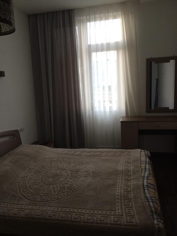 Apartment Nino Batumi Room photo